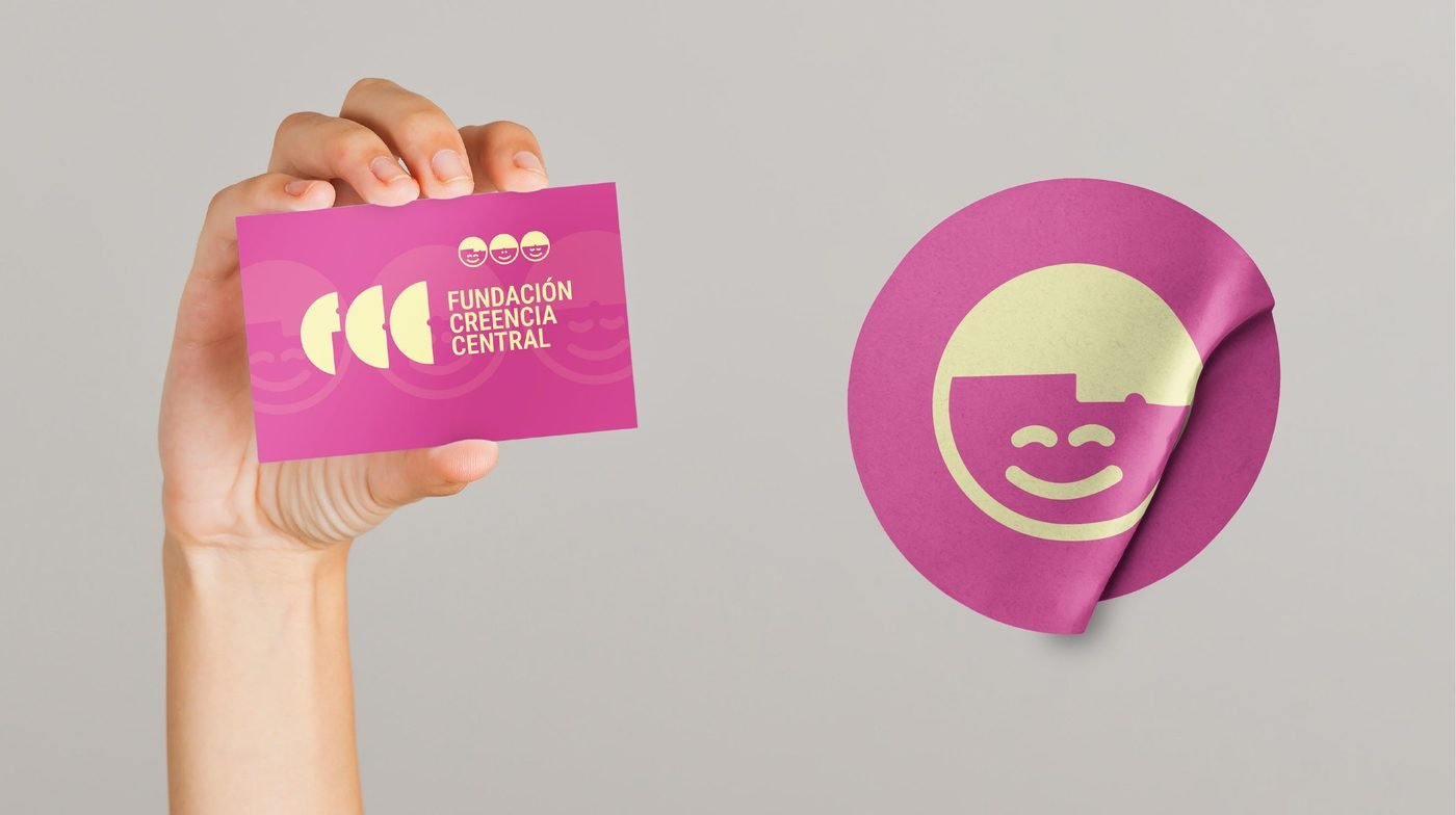 Tarjeta y sticker de Fundación Creencia Central